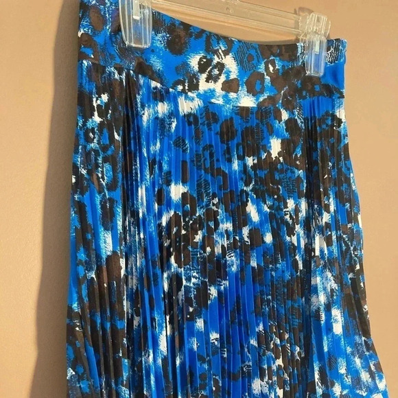 Ann Taylor blue leopard  pleated skirt - Picture 2 of 5